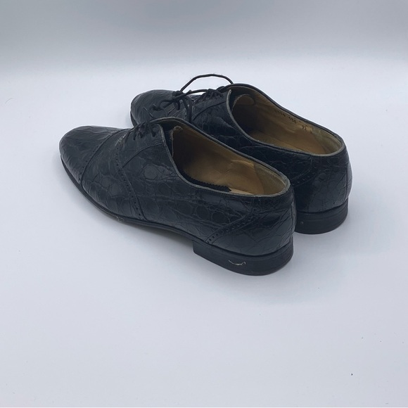 Mauri‎ Black Oxfords with Wingtip Design - Picture 2 of 4